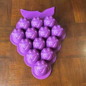 Vintage 1990's Jello Jigglers Plastic Mold Mould Tray Grape Face Purple